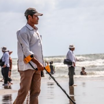 Looking for treasure with a metal detector